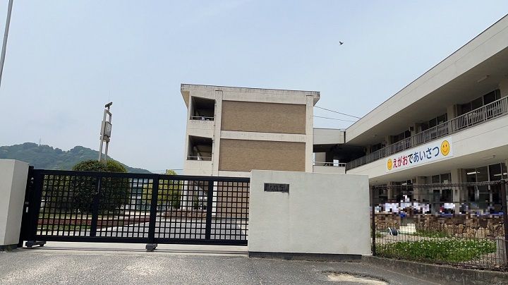 メニーリブの周辺