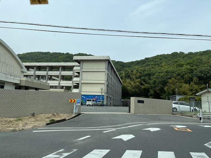 メニーリブの周辺