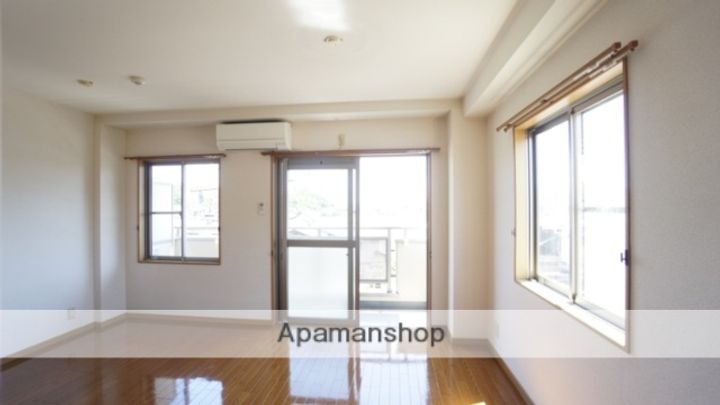 ジュメル倉敷の居間