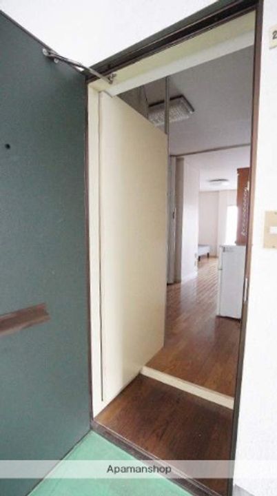 二子ハイツ105の玄関