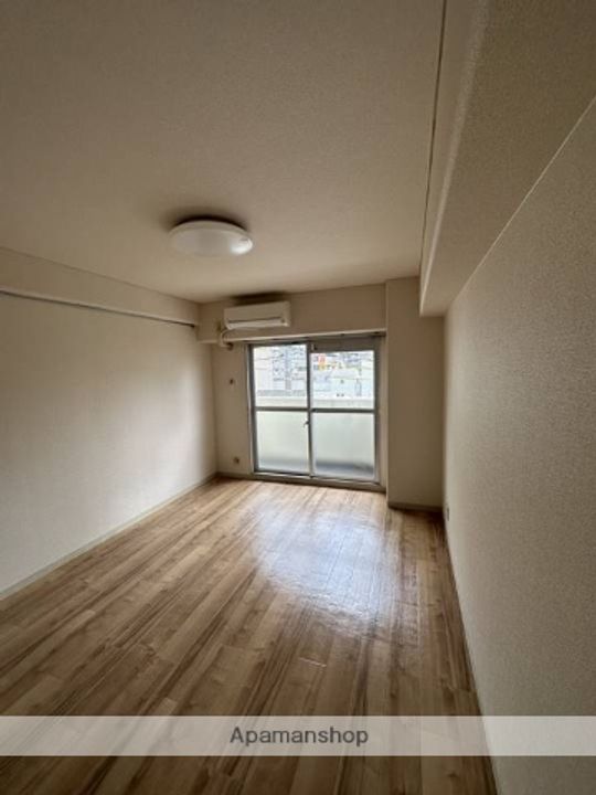 アルファ富田町 401号室の居間