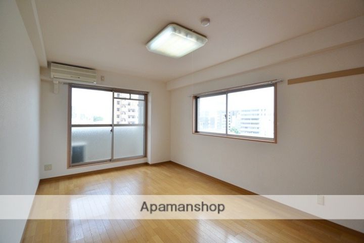 オーランド富田町407の居間
