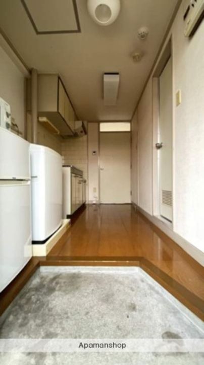 岡山県岡山市北区津島京町3丁目の賃貸マンションの玄関