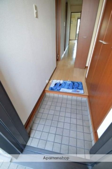 グランディール A棟の玄関