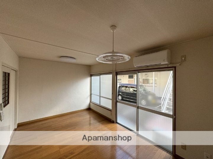 野田マンション C棟13の居間