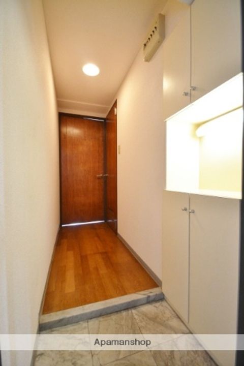 朝日プラザ岡山中山下の玄関