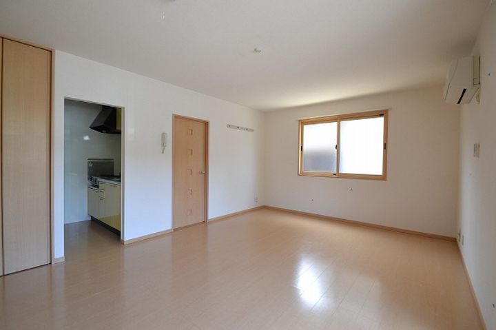 ももたろうハイツ201の居間