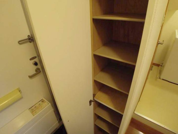 レオパレスイシハラⅡ102の玄関