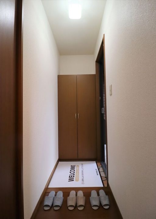 レフィナード A棟の玄関