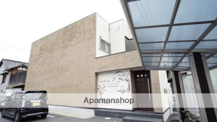 A.z.A 鶴形の外観