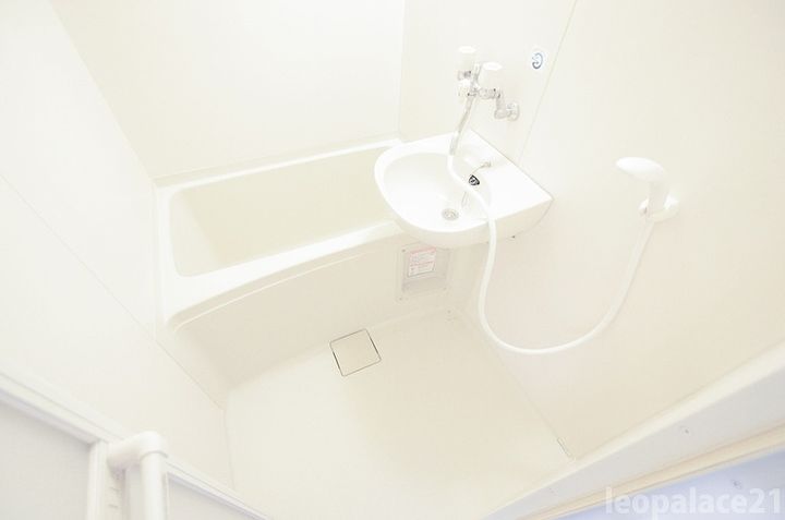 レオパレスウイング近藤の風呂