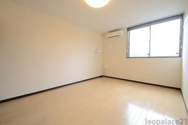 レオネクストBAKUROCHOの居間