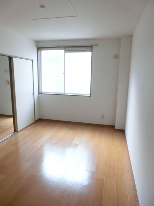 プレーヌ吉田の居間