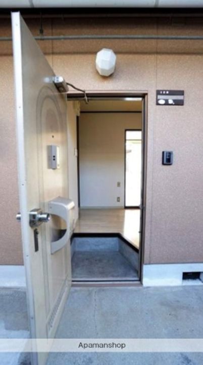 上東コーポ 東の玄関