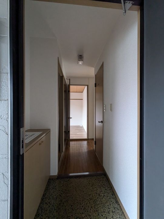 レイモンドサンヴィレッジD棟202号室の玄関