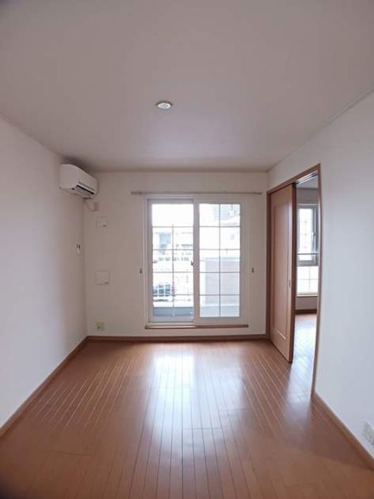 メゾン ソレイユC棟の居間