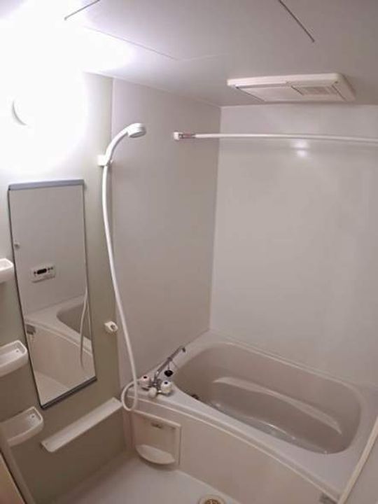 メゾン ソレイユC棟の風呂