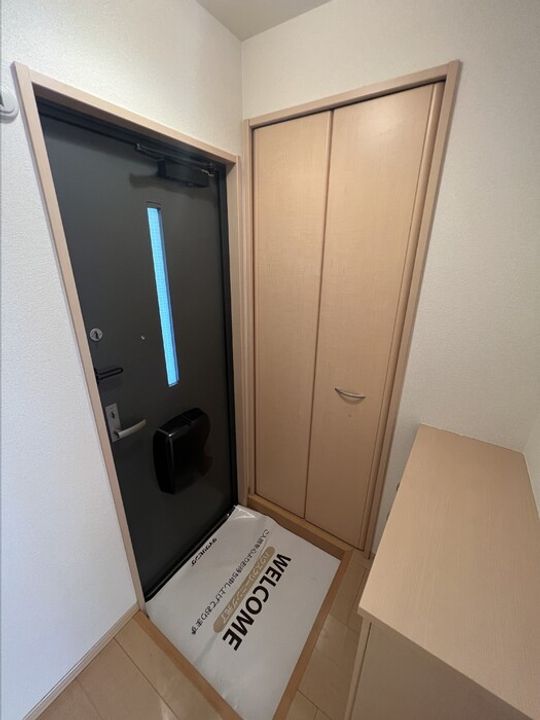 アローネ C棟の玄関