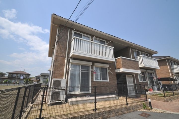 ブィラ ハッピネス B棟の外観