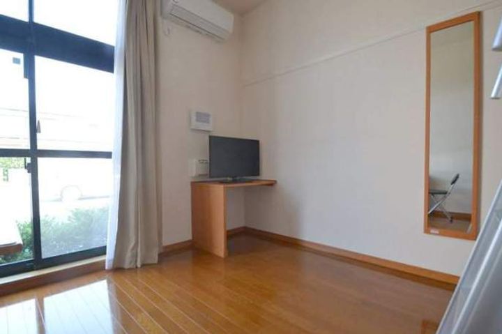 レオパレス栄の居間