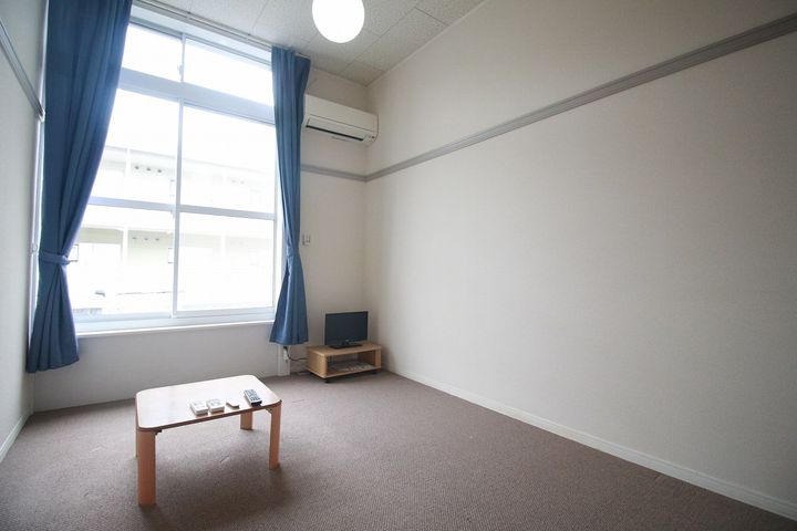 レオパレスクレールJ・Kの居間