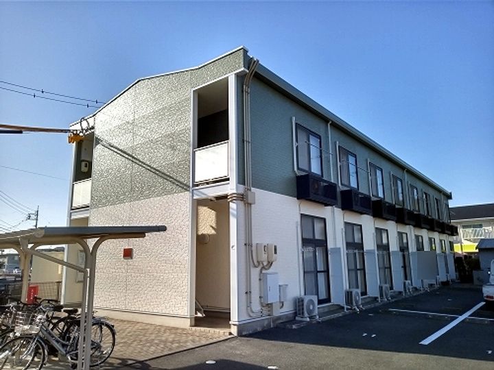 レオパレス元上の外観