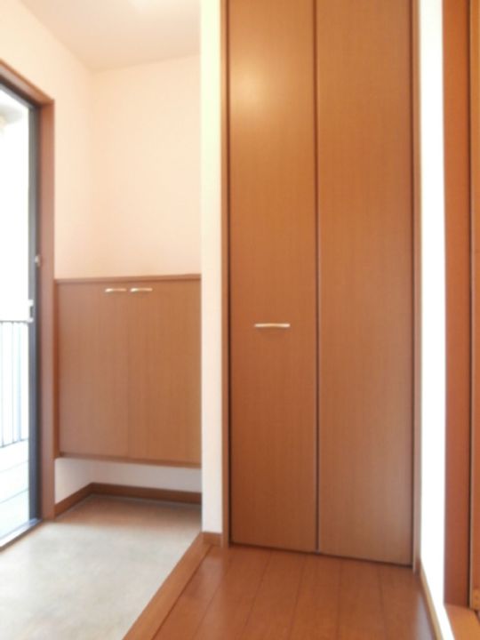 コンフォート A棟の玄関