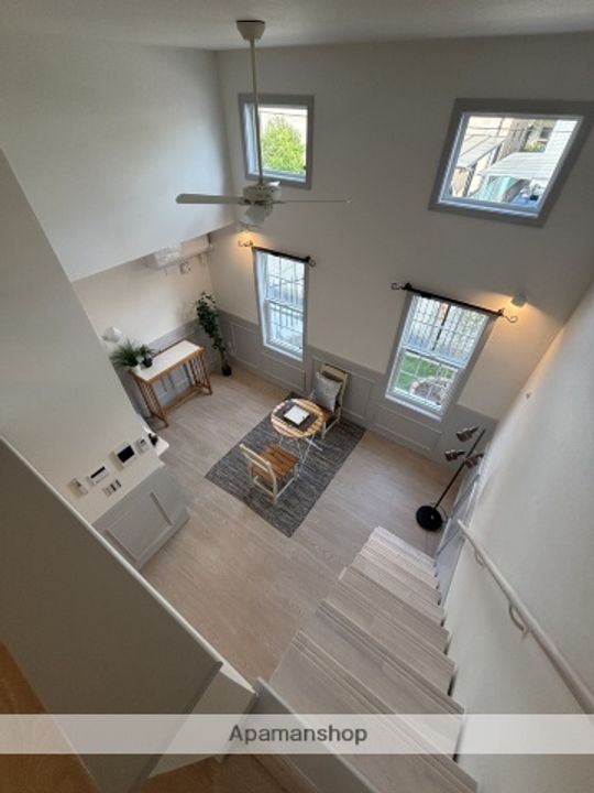 岡山県岡山市北区津倉町1丁目の賃貸アパートの居間