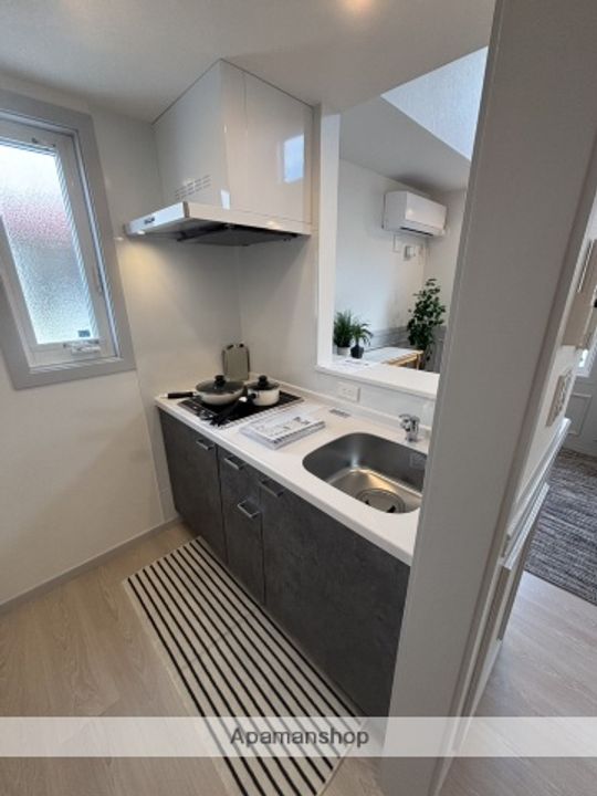 岡山県岡山市北区津倉町1丁目の賃貸アパートのキッチン