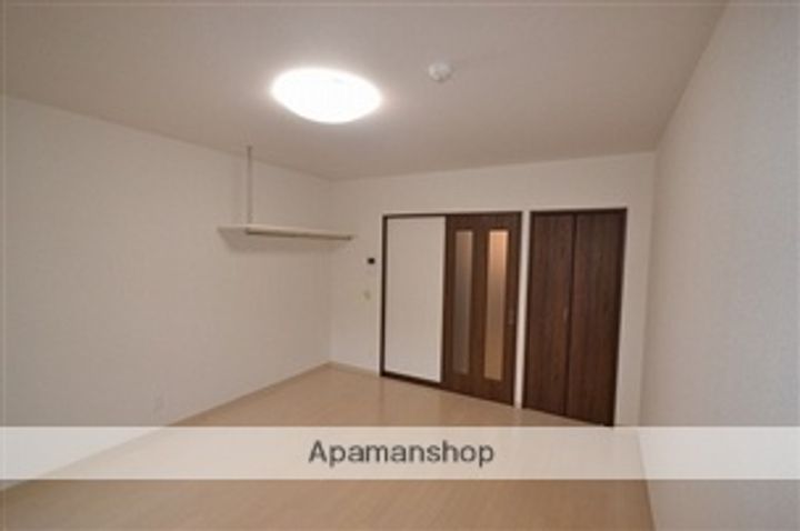 岡山県岡山市北区柳町2丁目の賃貸マンションの居間