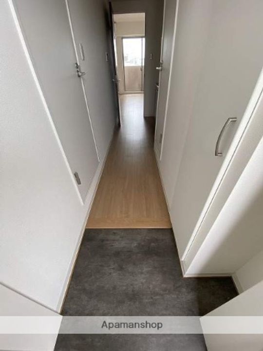 岡山県岡山市北区三門東町の賃貸マンションの玄関