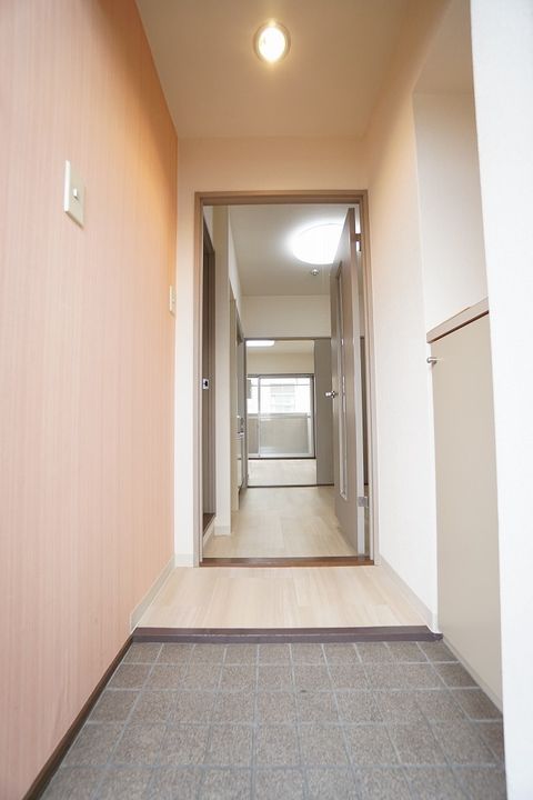 カーサ・ナリトモ中庄の玄関