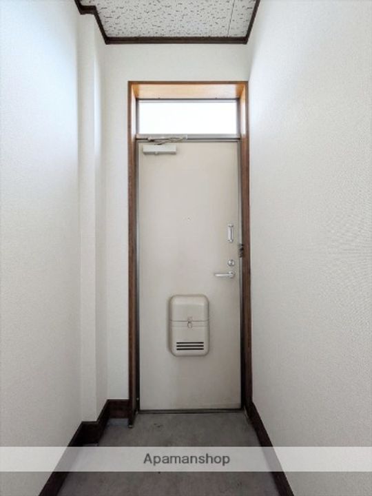 三宅コーポの玄関