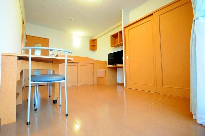 レオパレスらかん 福島の居間