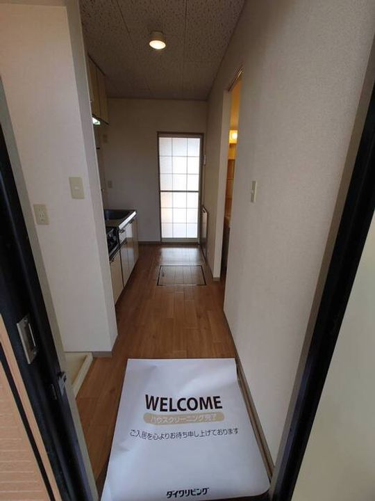 レインボーハイツ B棟の玄関