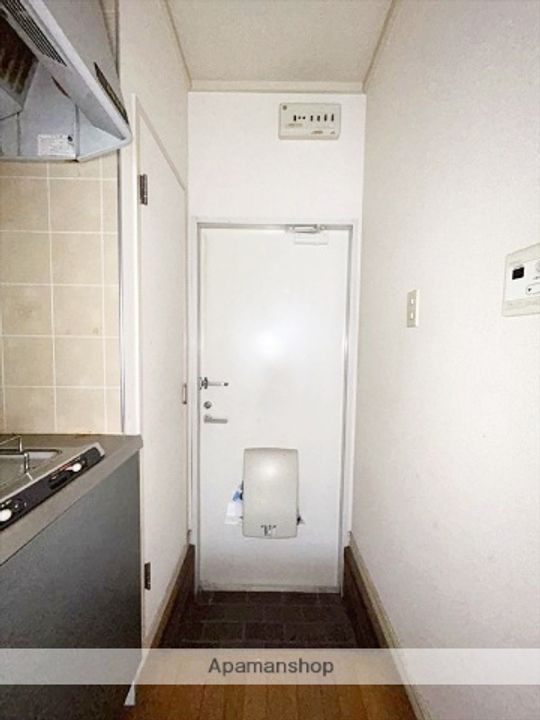 ドミール西口 A棟の玄関