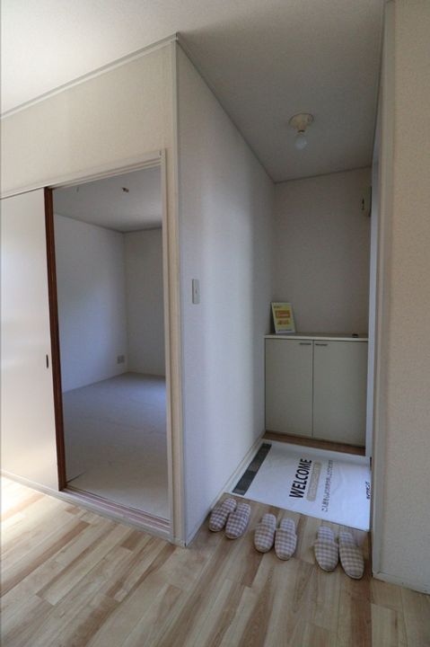 福富パレス B棟の玄関