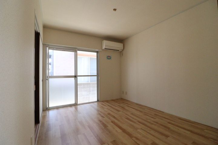 福富パレス B棟の居間