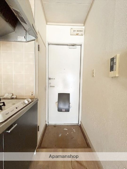 ドミール西口 A棟の玄関