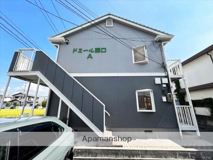 ドミール西口 A棟の外観