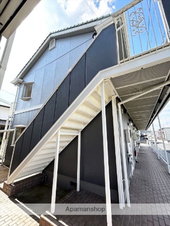 ドミール西口 A棟の外観