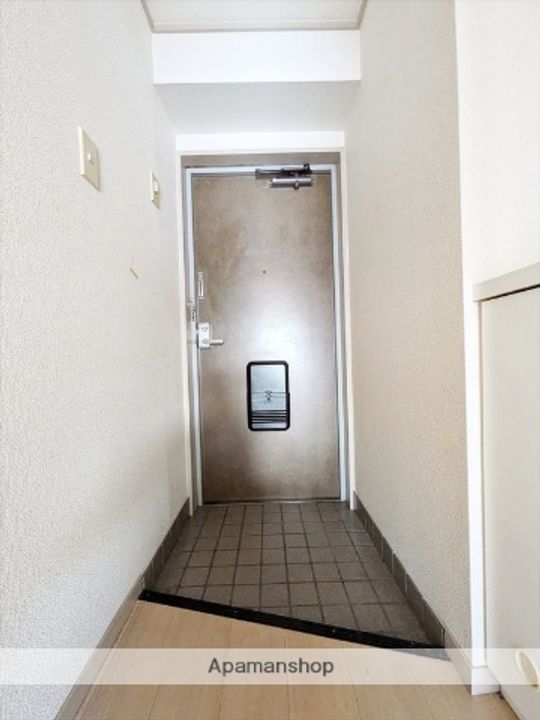 岡山県倉敷市白楽町の賃貸マンションの玄関