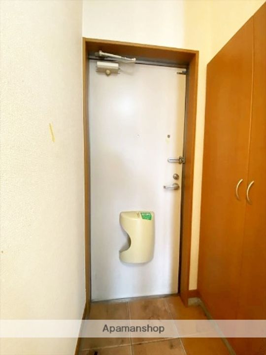 ハイツフロンティアの玄関