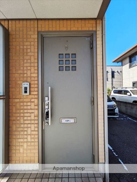 ユニガレージの外観