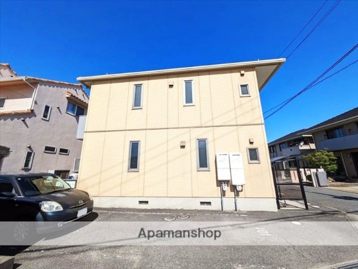 ユニガレージの外観