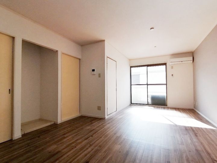 パレーシャル板谷 A棟の居間