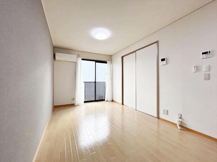 エステート21 B棟B202の居間