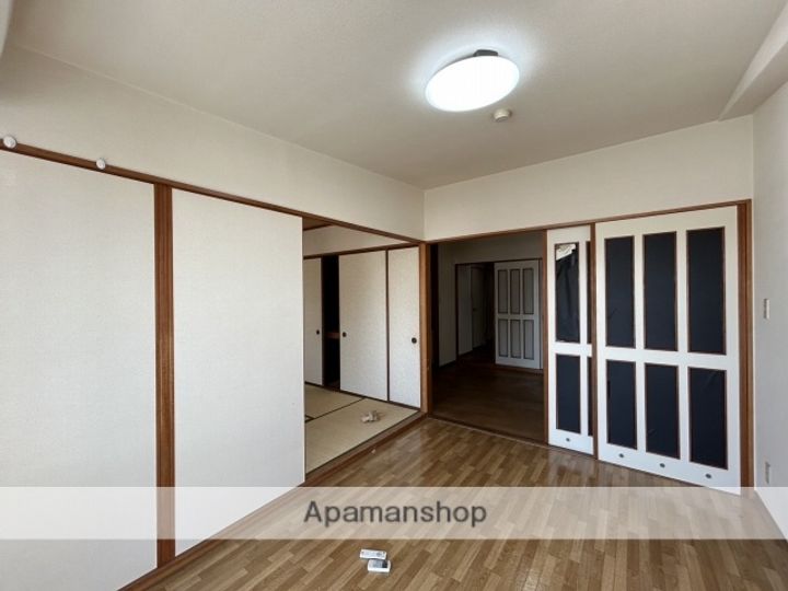 第2サンヨウビルの居間