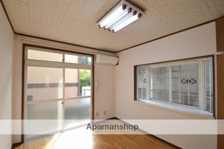 コーポ船越の居間