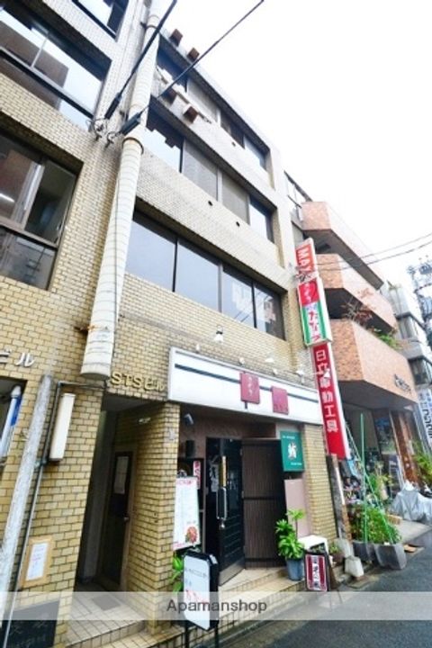 STSビルの外観